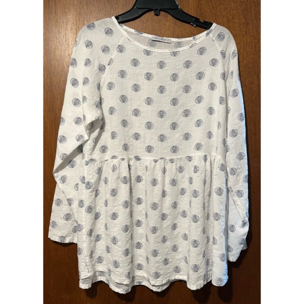 Long sleeve ladies XL top by Cellabie